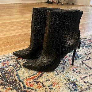 NEVER WORN Steve Madden Crocodile Stiletto Booties